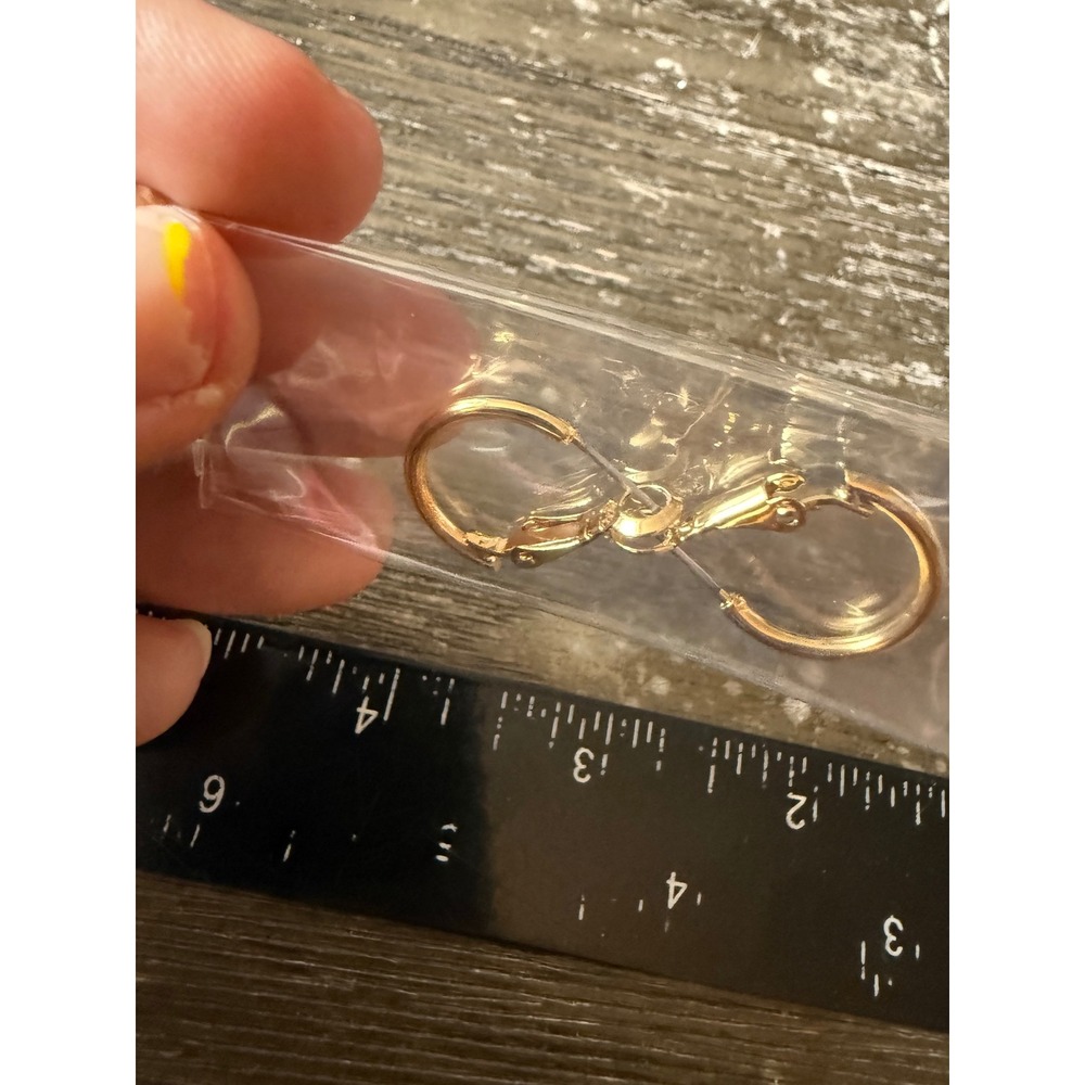 Lot of 10 Pairs Gold Tone Small Hoop Earrings Leverback 0.75 Inch Polished Hoops